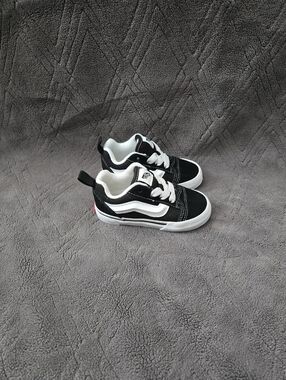 Vans Knu Skool Shoes Toddler Sz 7 Casual Sneakers Black White.